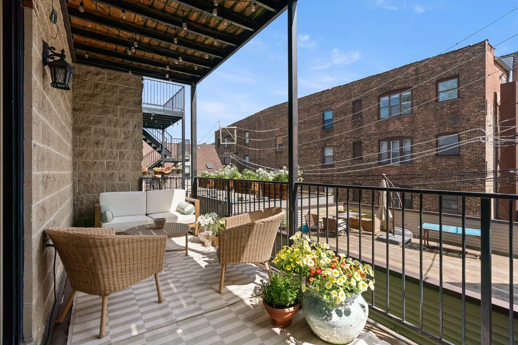 901 West Fletcher Street Chicago IL 60657