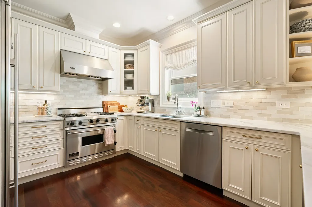 901 West Fletcher Street Chicago IL 60657