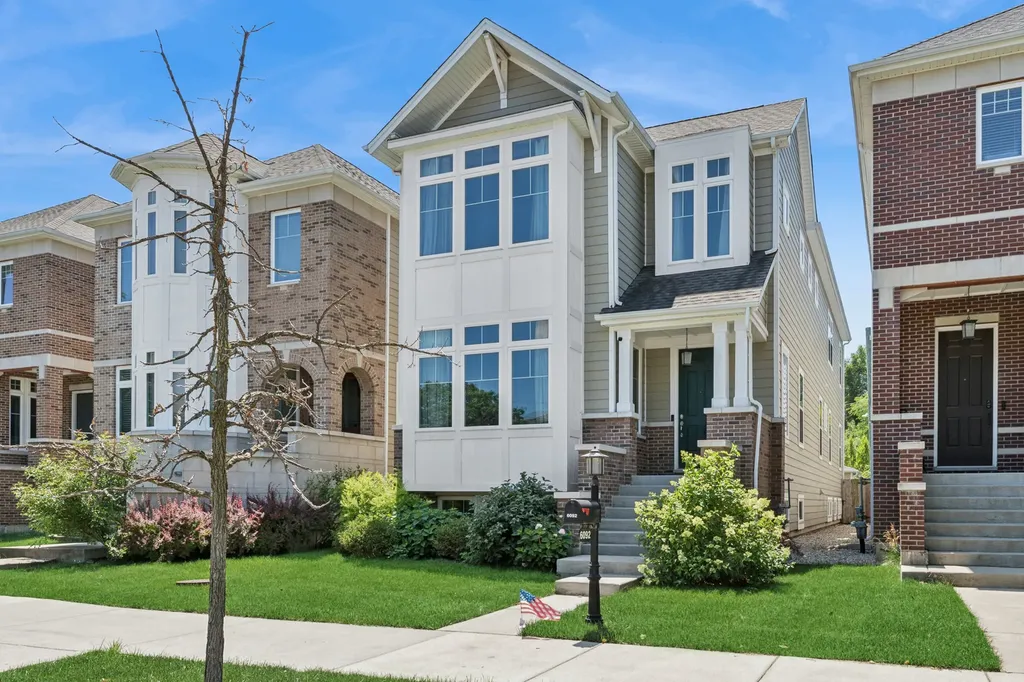 6092 North Sauganash Avenue Chicago IL 60646