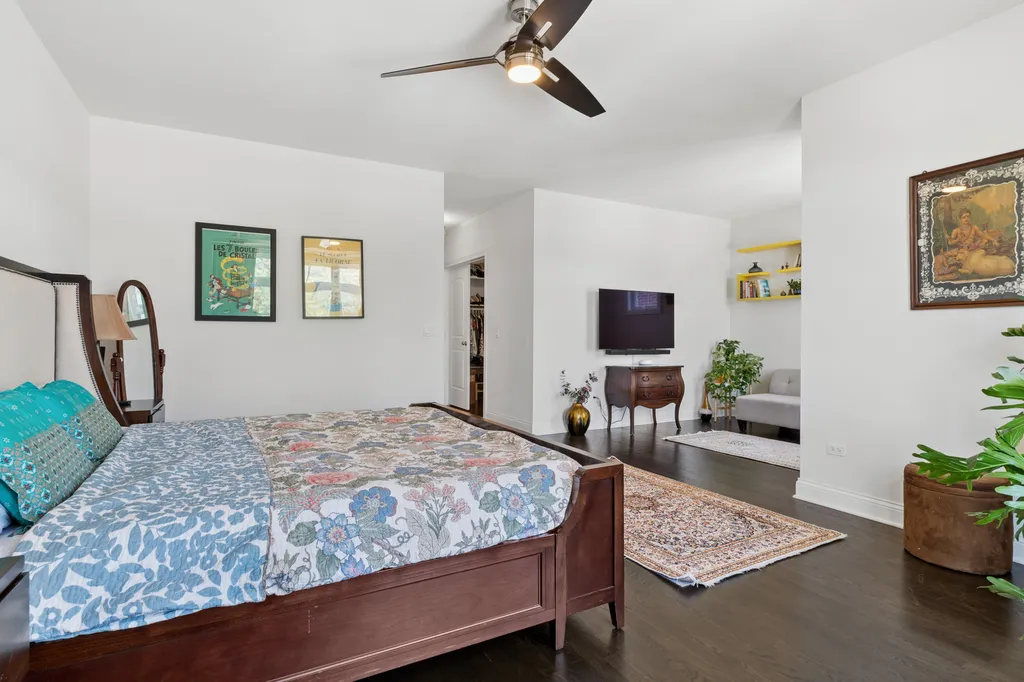6092 North Sauganash Avenue Chicago IL 60646