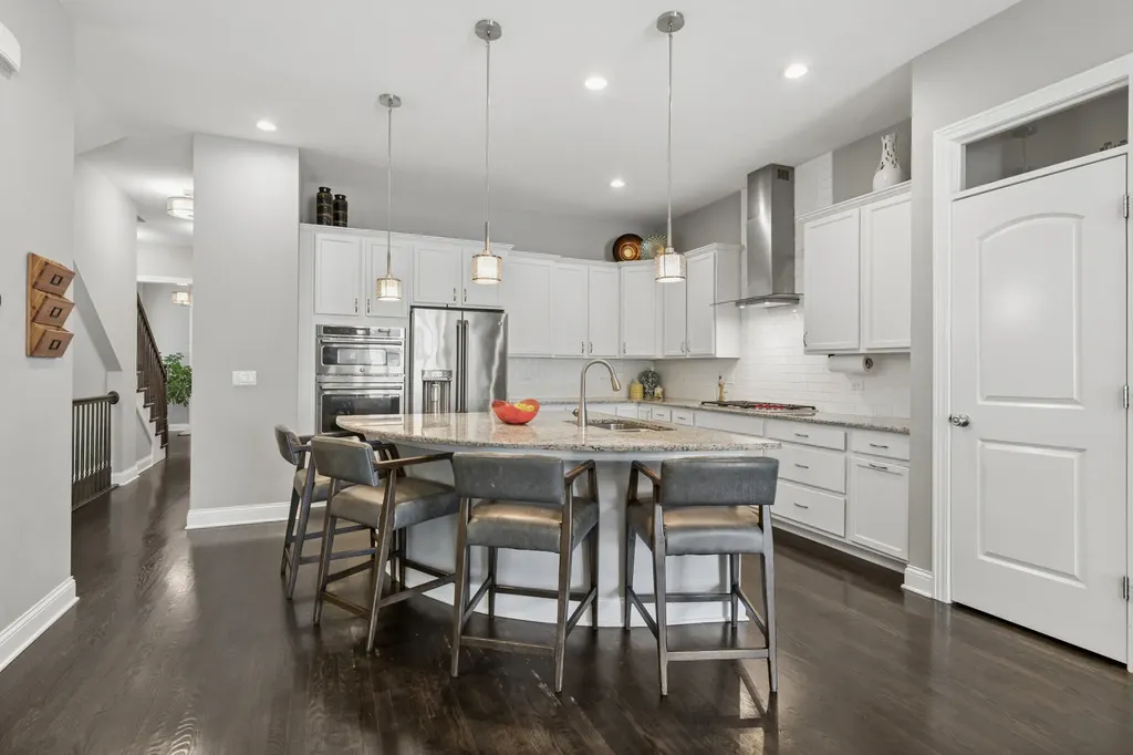 6092 North Sauganash Avenue Chicago IL 60646
