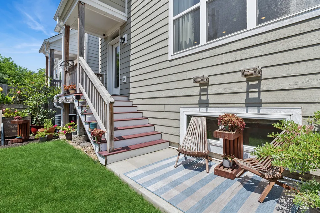 6092 North Sauganash Avenue Chicago IL 60646