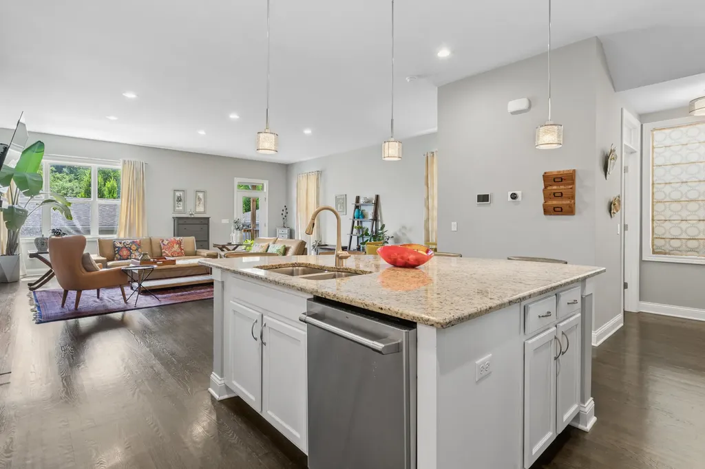 6092 North Sauganash Avenue Chicago IL 60646