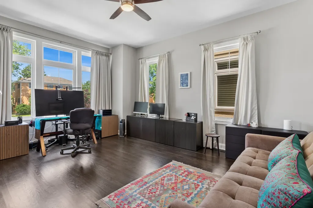 6092 North Sauganash Avenue Chicago IL 60646