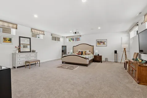 6092 North Sauganash Avenue Chicago IL 60646