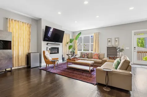 6092 North Sauganash Avenue Chicago IL 60646