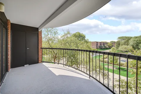 1415 East Central Road NE Arlington Heights IL 60005