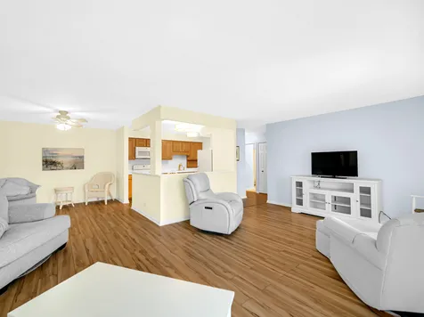 1415 East Central Road NE Arlington Heights IL 60005