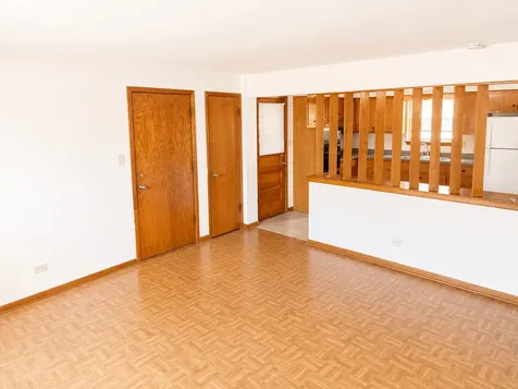 7562 Waukegan Road Niles IL 60714