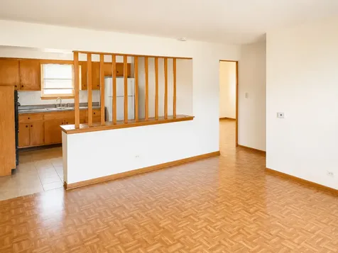 7562 Waukegan Road Niles IL 60714
