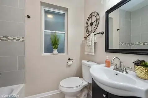 7734 South Essex Avenue Chicago IL 60649