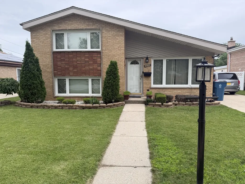 9937 Mulberry Avenue E Oak Lawn IL 60453