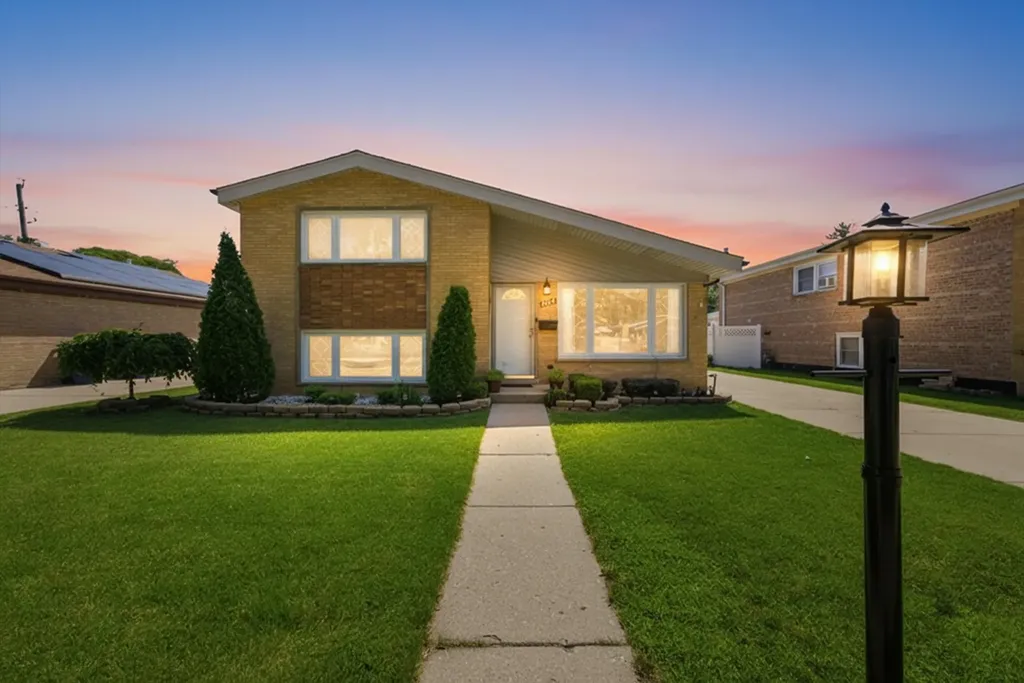 9937 Mulberry Avenue Oak Lawn IL 60453