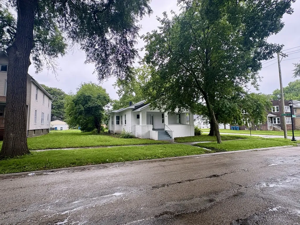 396 South Rosewood Avenue Kankakee IL 60901