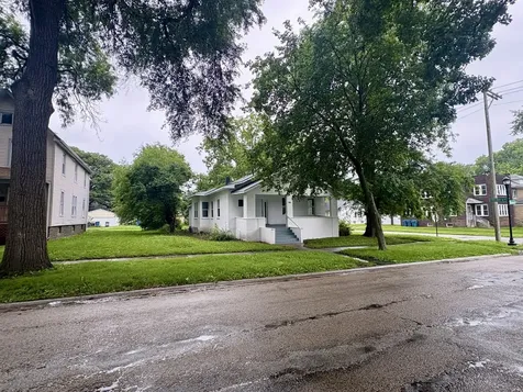 396 South Rosewood Avenue Kankakee IL 60901