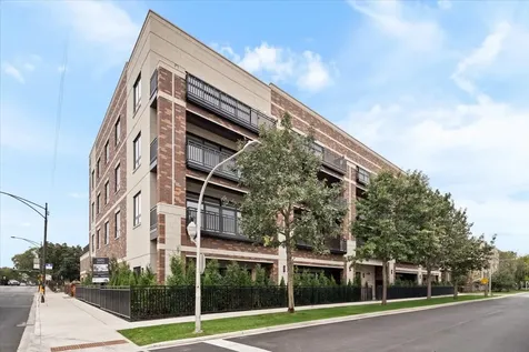 3951 North Wayne Avenue Chicago IL 60613