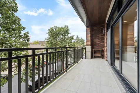 3951 North Wayne Avenue Chicago IL 60613