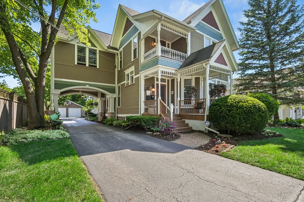 151 Park Avenue Grayslake IL 60030