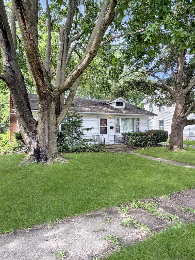 807 East Illinois Street Freeport IL 61032