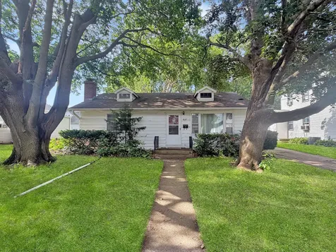 807 East Illinois Street Freeport IL 61032