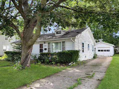 807 East Illinois Street Freeport IL 61032