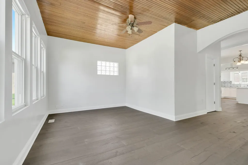 12851 Clinton Street Blue Island IL 60406