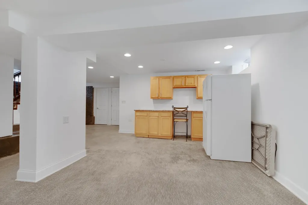 12851 Clinton Street Blue Island IL 60406
