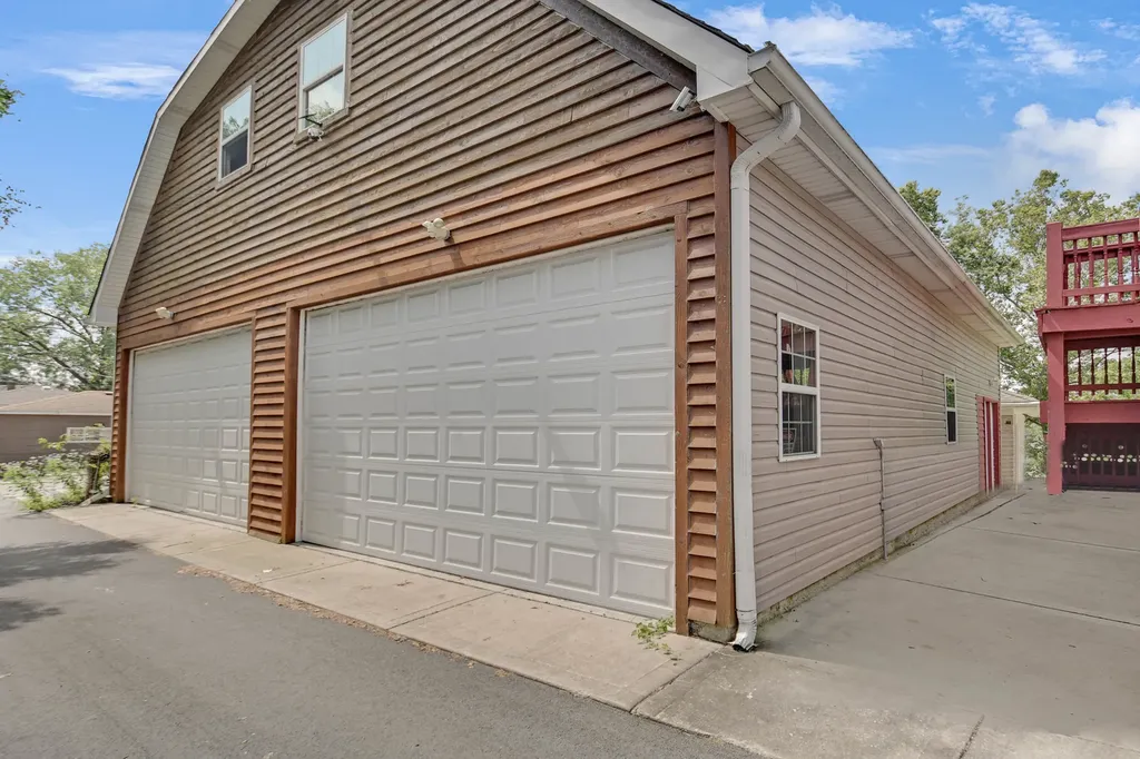 12851 Clinton Street Blue Island IL 60406