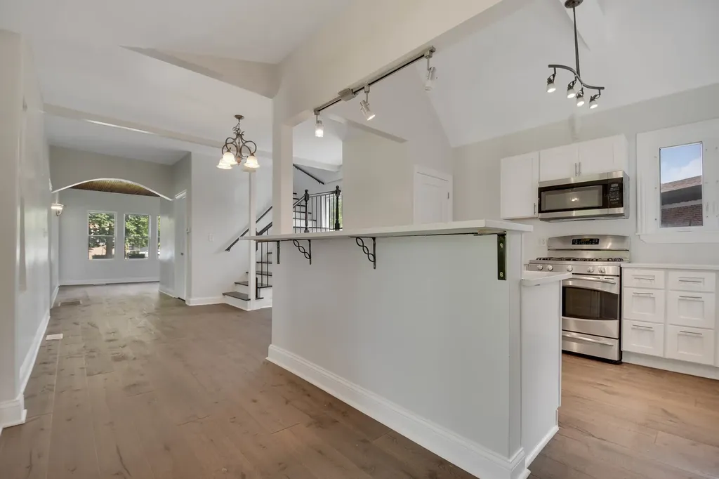 12851 Clinton Street Blue Island IL 60406