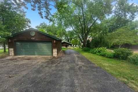 4122 West Lake Shore Drive Wonder Lake IL 60097