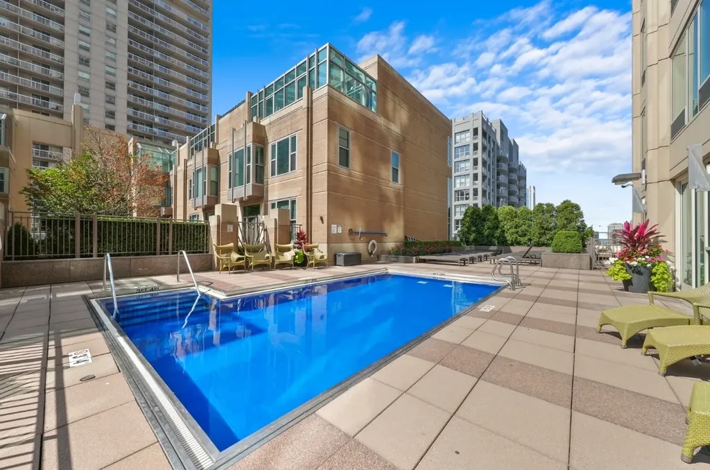 33 West Ontario Street Chicago IL 60654