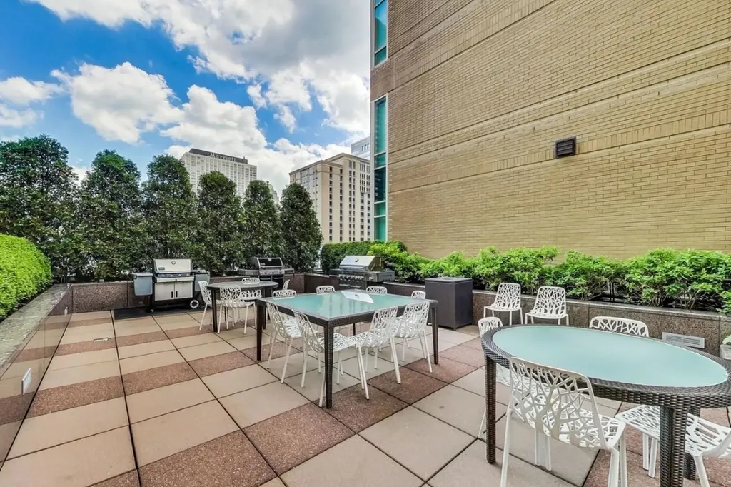 33 West Ontario Street Chicago IL 60654