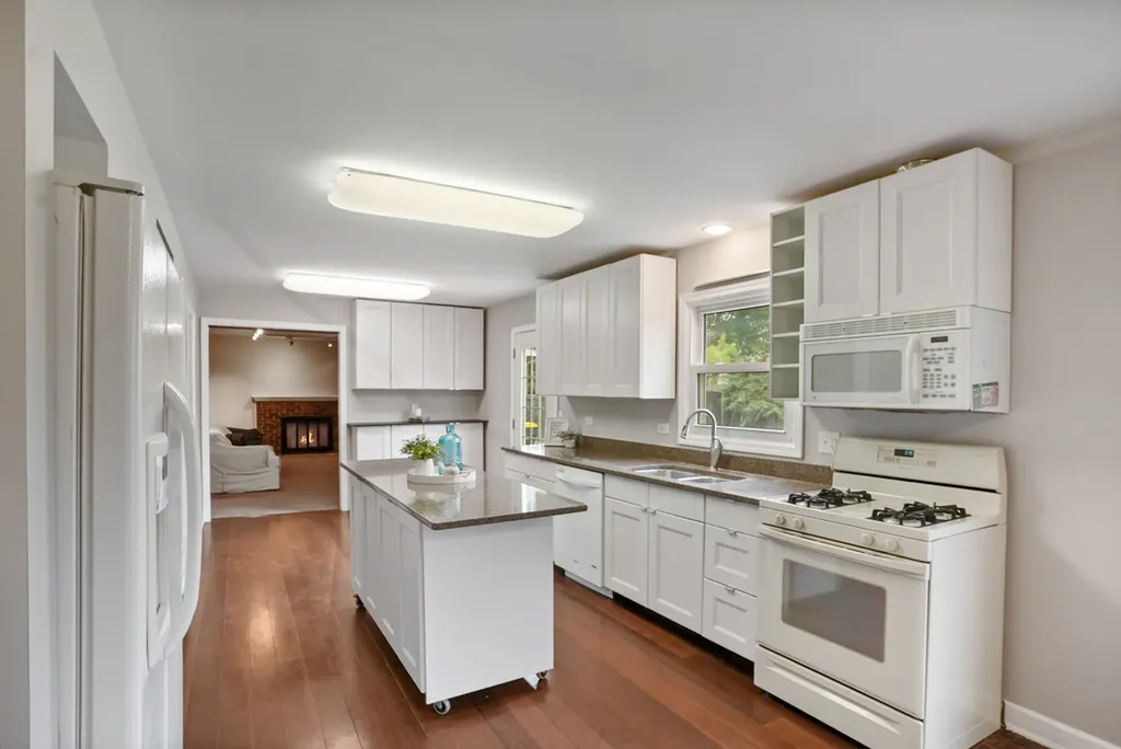 545 Ridgefield Drive Roselle IL 60172