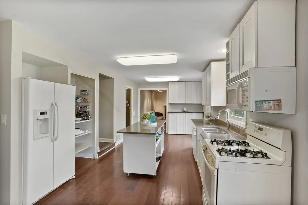545 Ridgefield Drive Roselle IL 60172