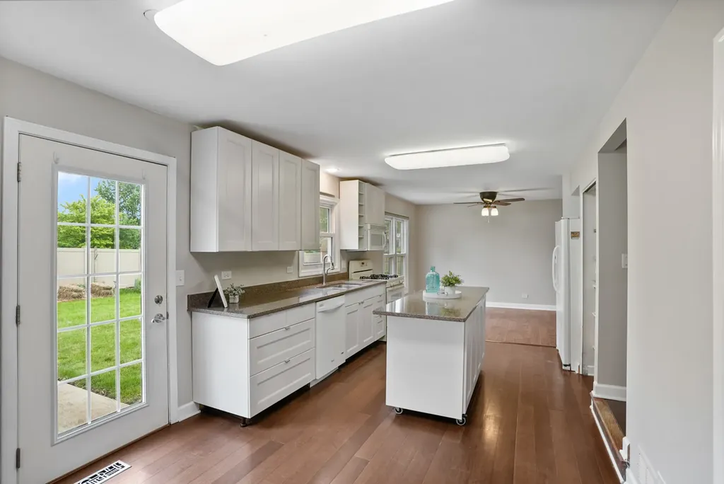 545 Ridgefield Drive Roselle IL 60172
