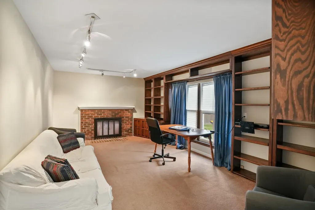 545 Ridgefield Drive Roselle IL 60172