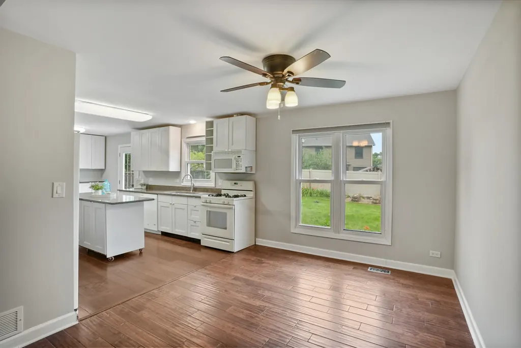 545 Ridgefield Drive Roselle IL 60172