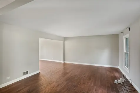 545 Ridgefield Drive Roselle IL 60172