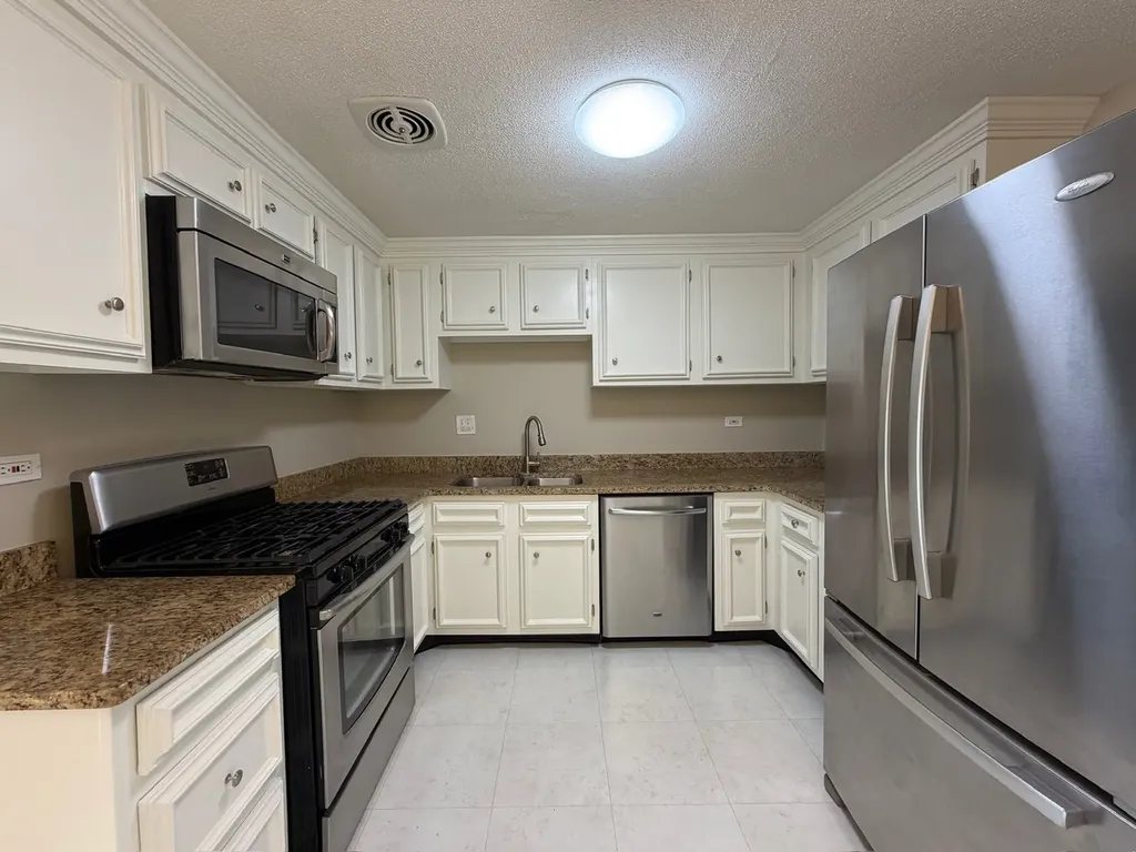 225 Kendrick Court Schaumburg IL 60194