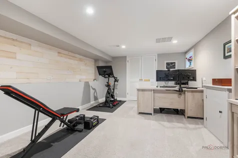 1960 Redwood Lane Northbrook IL 60062