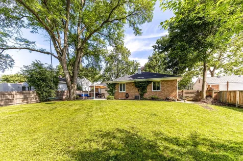 1960 Redwood Lane Northbrook IL 60062