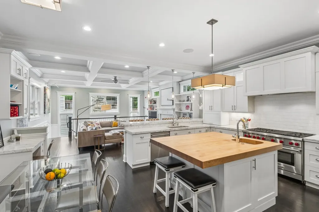 2109 West Sunnyside Avenue Chicago IL 60625