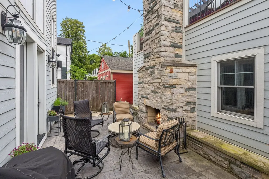 2109 West Sunnyside Avenue Chicago IL 60625