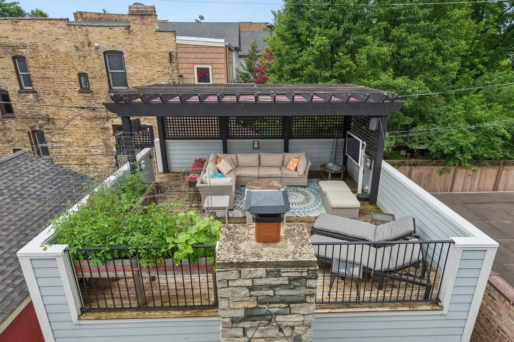 2109 West Sunnyside Avenue Chicago IL 60625