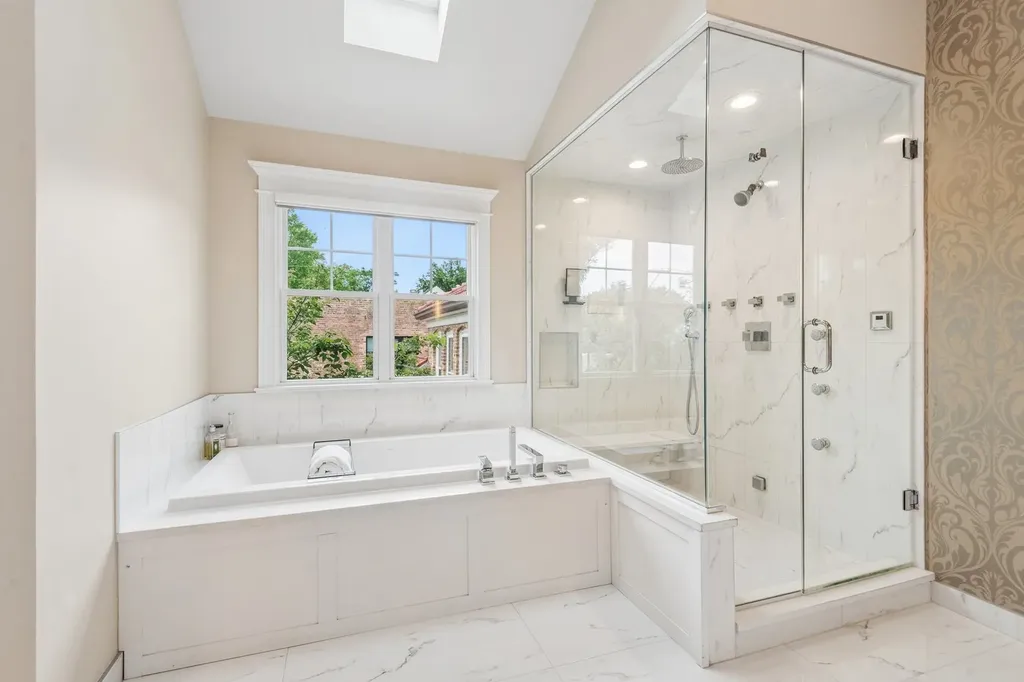 2109 West Sunnyside Avenue Chicago IL 60625