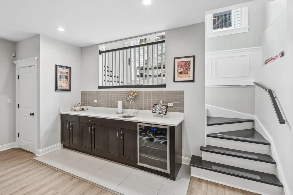 2109 West Sunnyside Avenue Chicago IL 60625