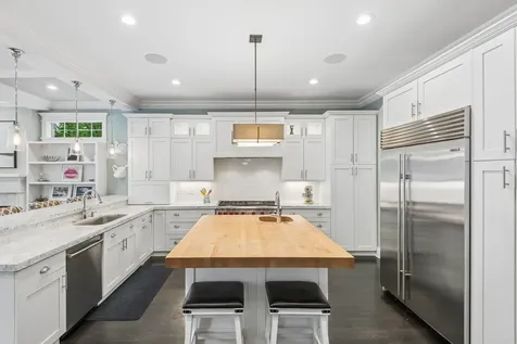 2109 West Sunnyside Avenue Chicago IL 60625