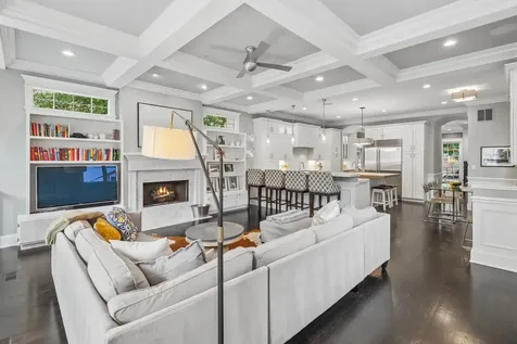 2109 West Sunnyside Avenue Chicago IL 60625