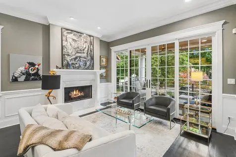 2109 West Sunnyside Avenue Chicago IL 60625