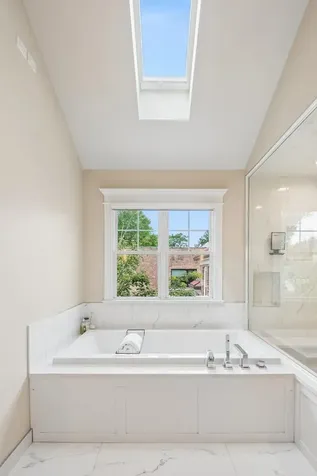 2109 West Sunnyside Avenue Chicago IL 60625